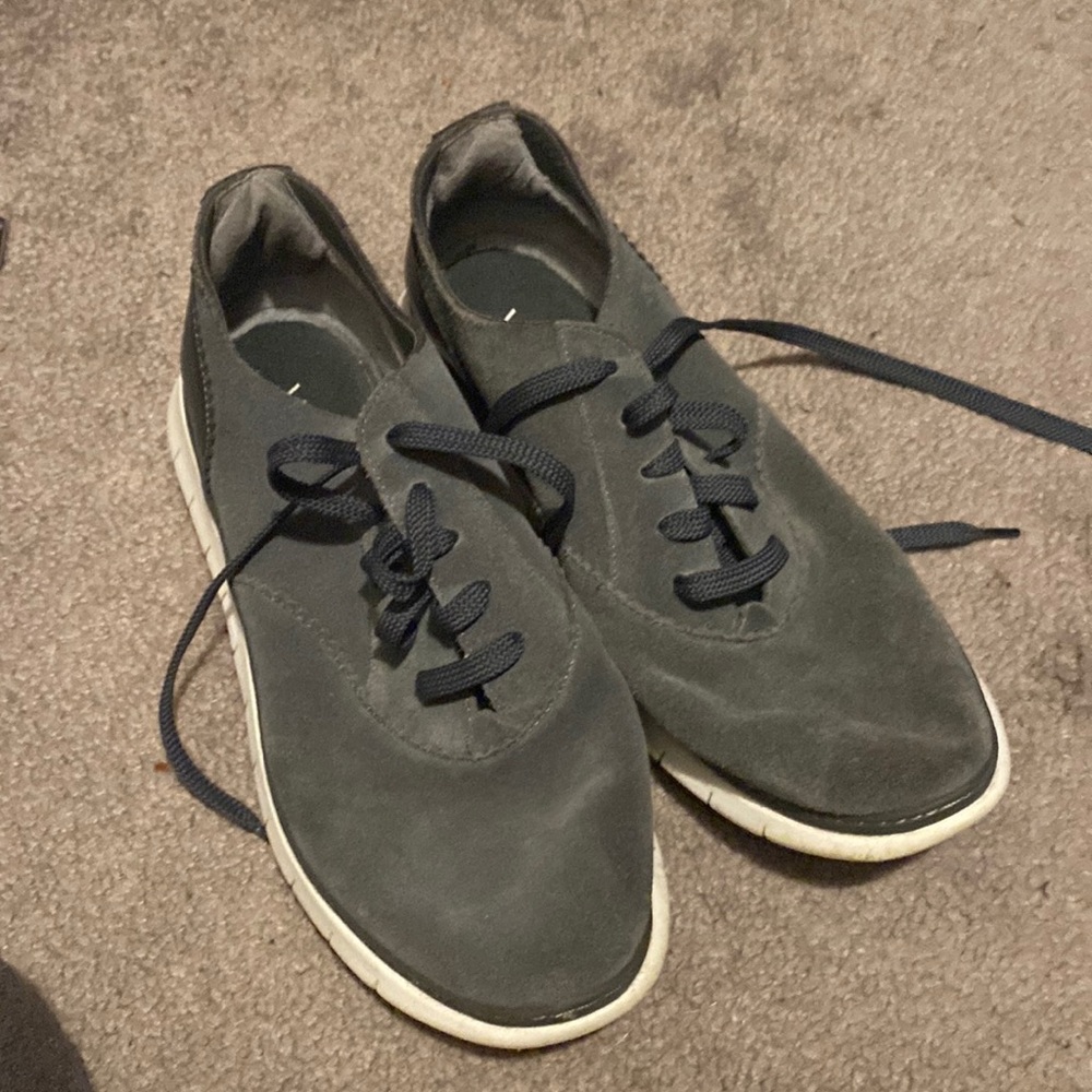 Vionic sneakers size 8